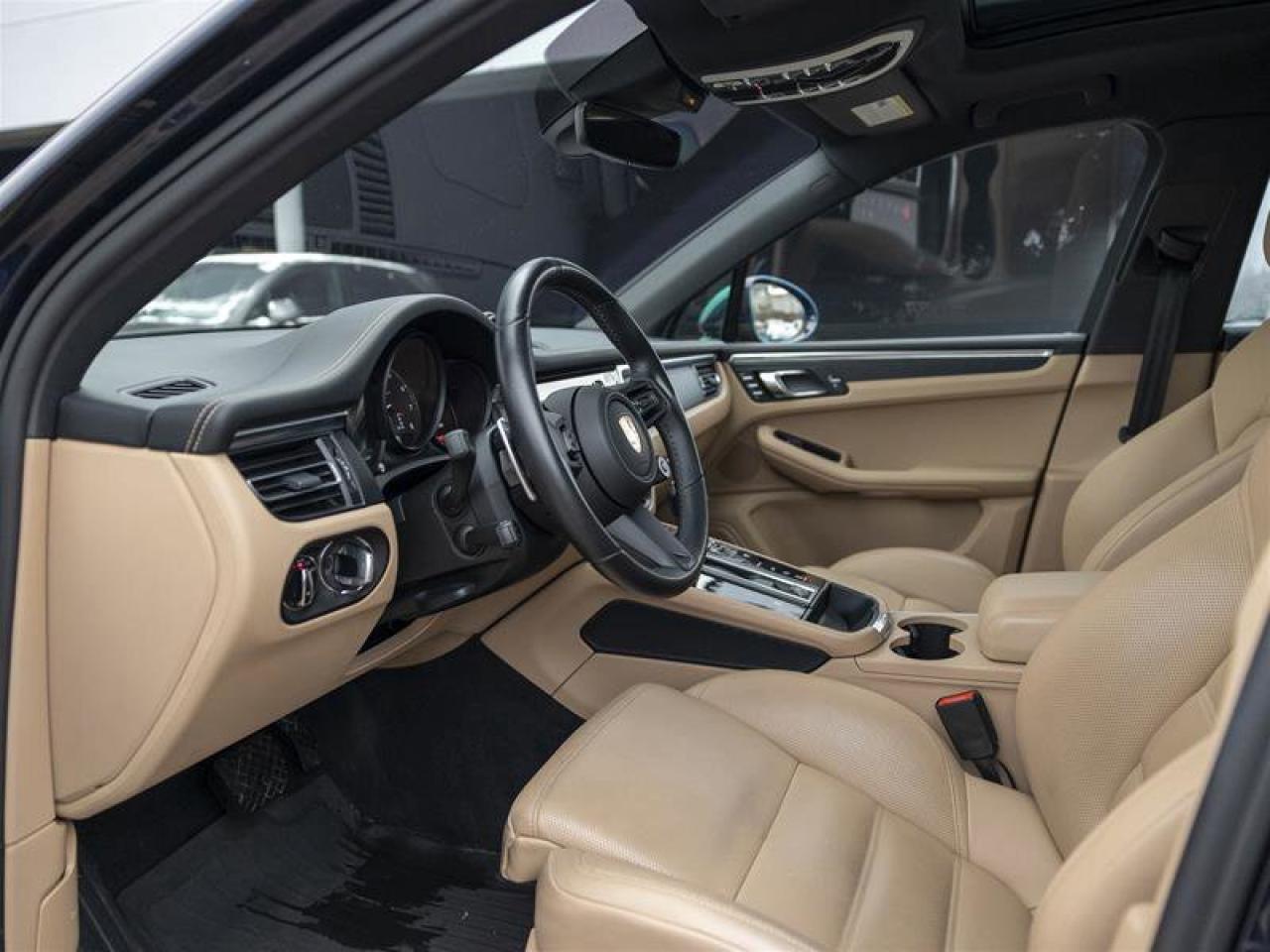 2023 Porsche Macan T Blue Photo