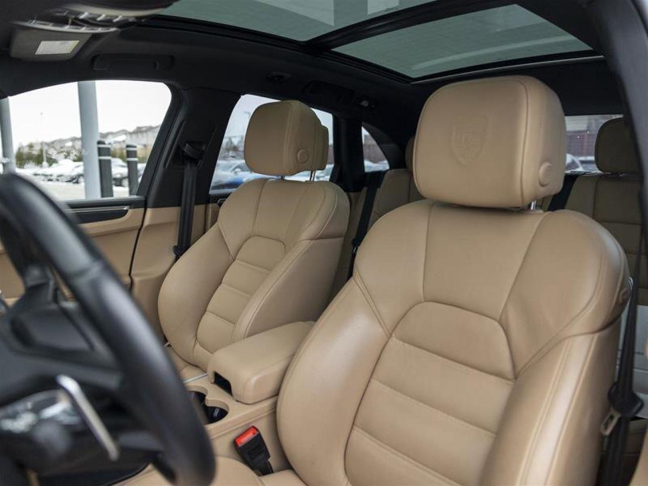 2023 Porsche Macan T Blue Photo