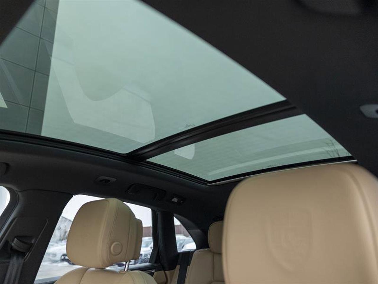 2023 Porsche Macan T Blue Photo