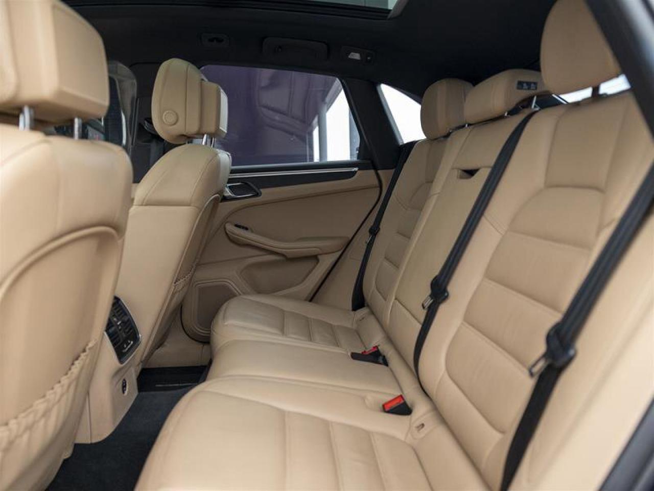 2023 Porsche Macan T Blue Photo