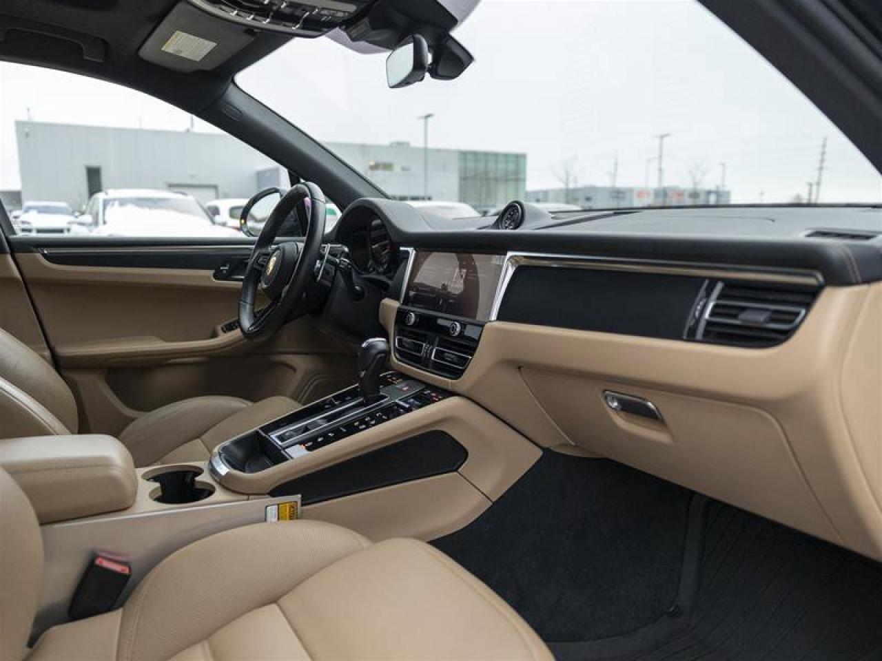 2023 Porsche Macan T Blue Photo