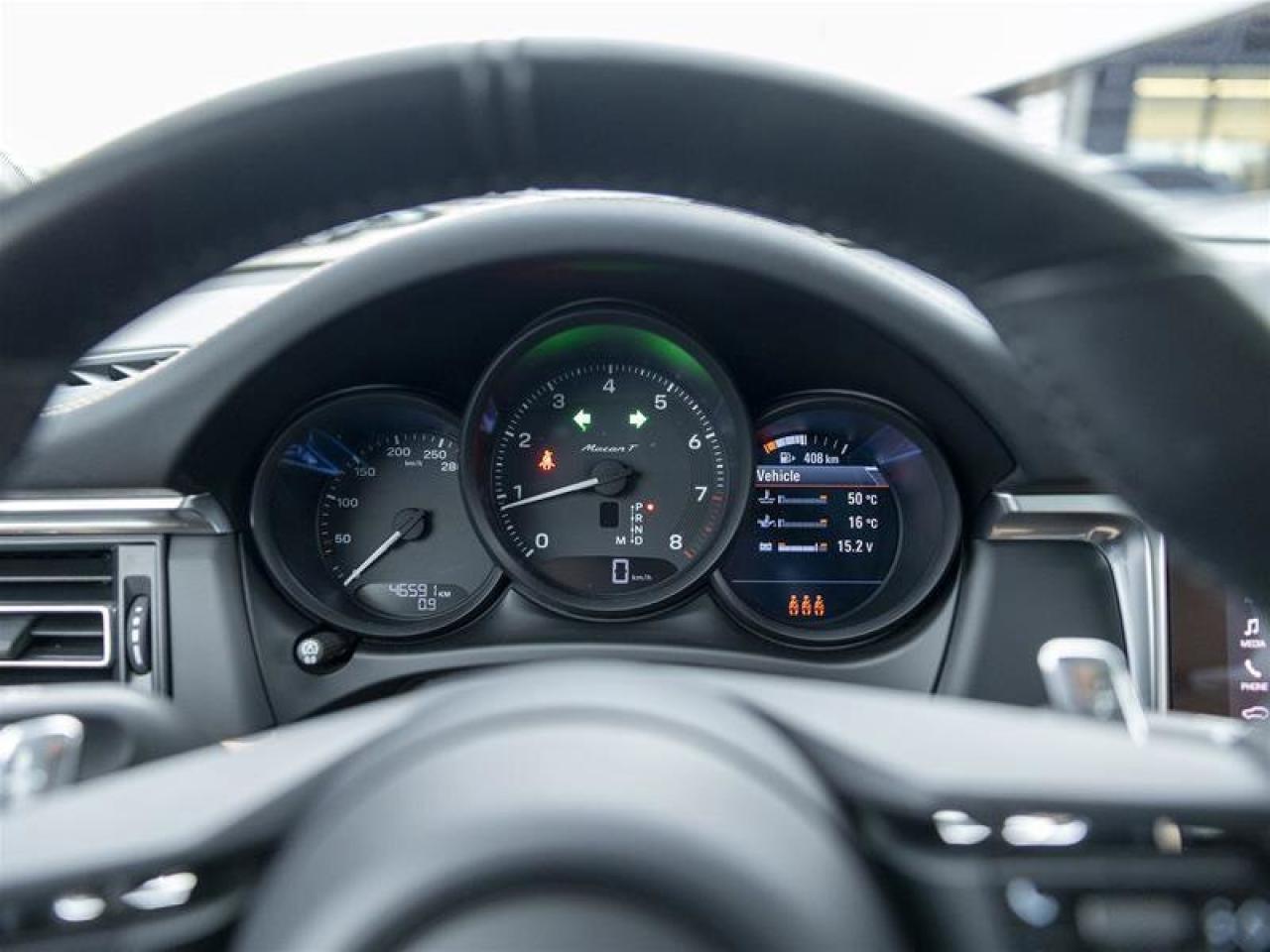 2023 Porsche Macan T Blue Photo