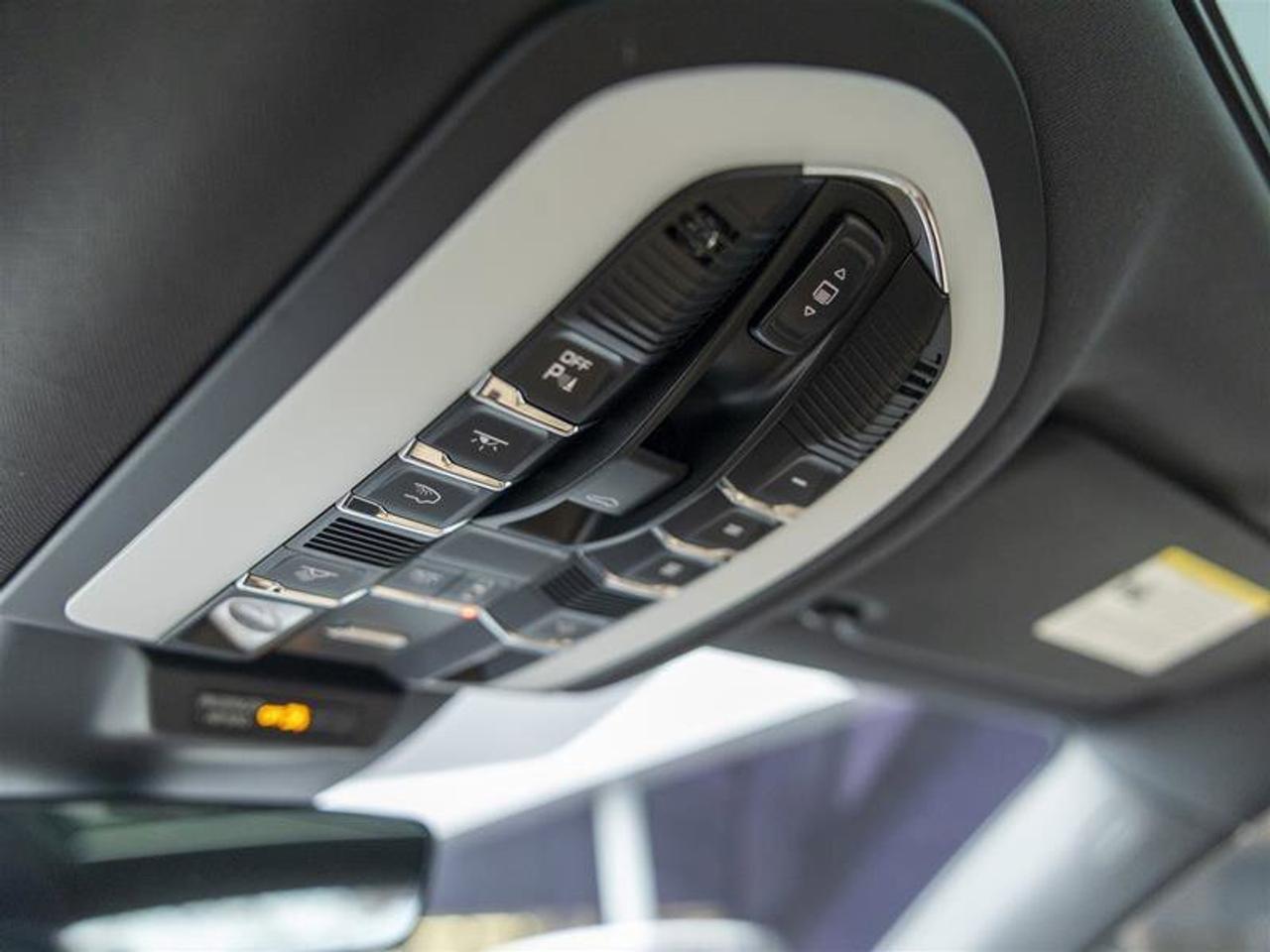 2023 Porsche Macan T Blue Photo