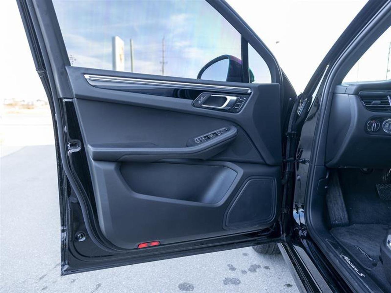 2023 Porsche Macan S Black Photo