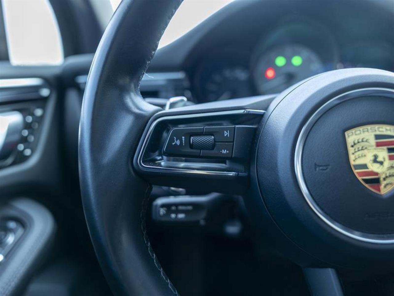 2023 Porsche Macan S Black Photo