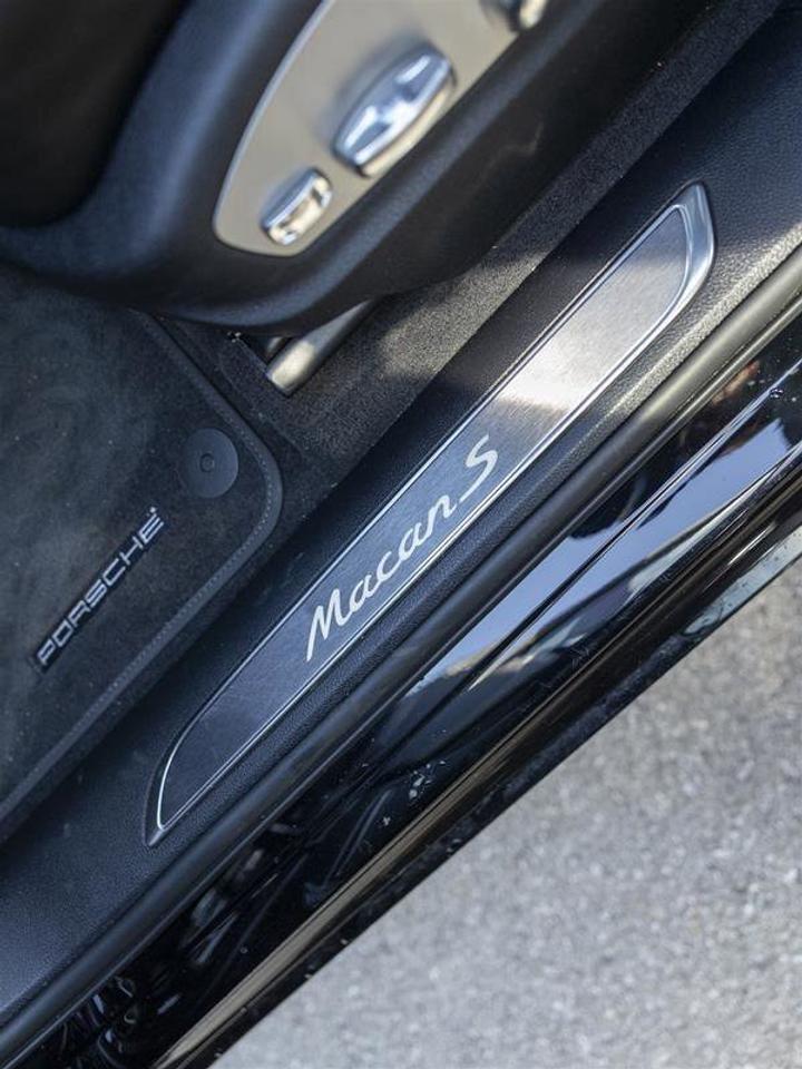 2023 Porsche Macan S Black Photo
