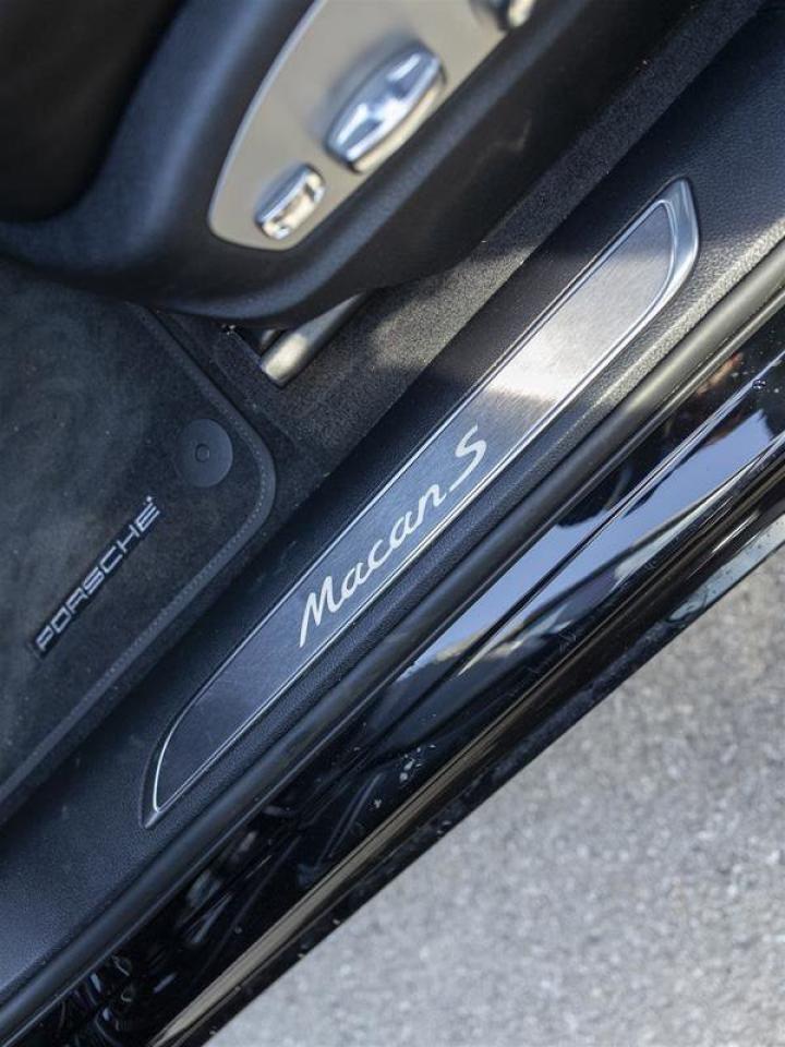 2023 Porsche Macan S Black Photo