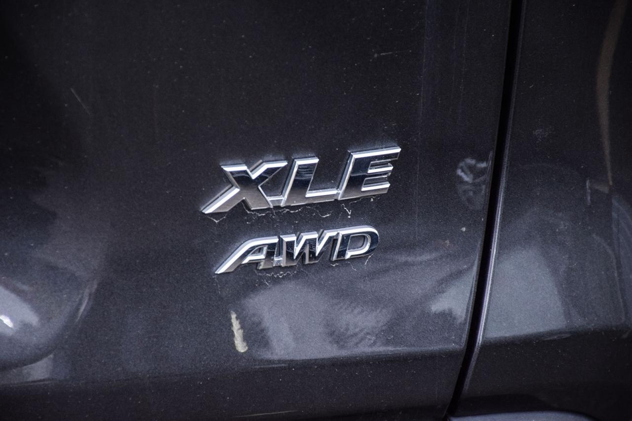 2024 Toyota RAV4 XLE AWD / NO ACCIDENT /SUNROOF / CARPLAY / BSM Photo