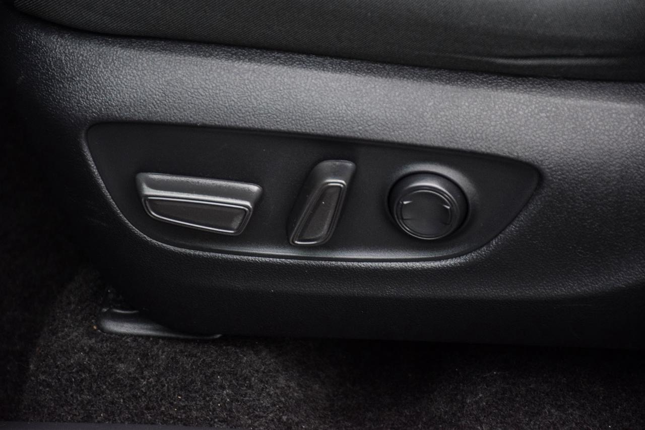 2024 Toyota RAV4 XLE AWD / NO ACCIDENT /SUNROOF / CARPLAY / BSM Photo