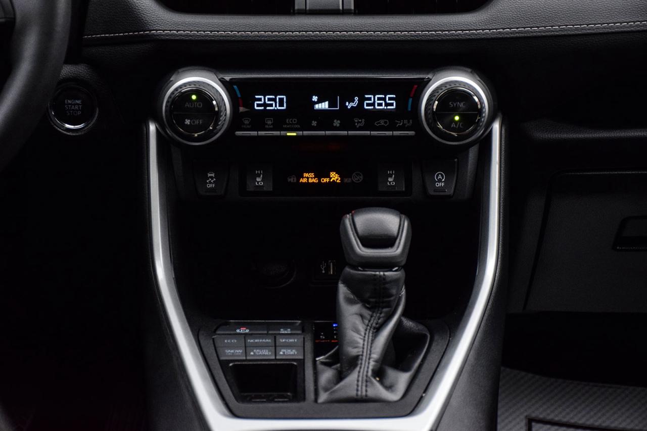 2024 Toyota RAV4 XLE AWD / NO ACCIDENT /SUNROOF / CARPLAY / BSM Photo