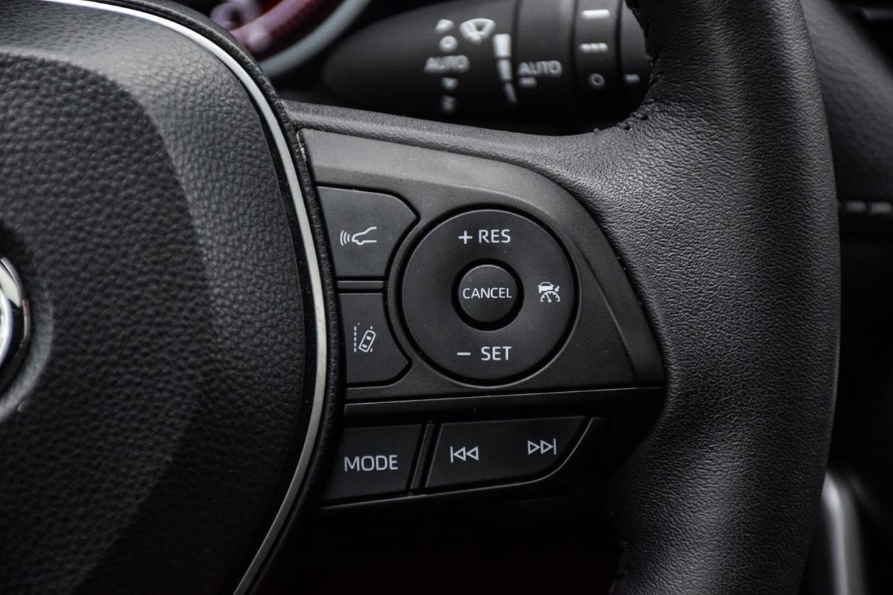 2024 Toyota RAV4 XLE AWD / NO ACCIDENT /SUNROOF / CARPLAY / BSM Photo