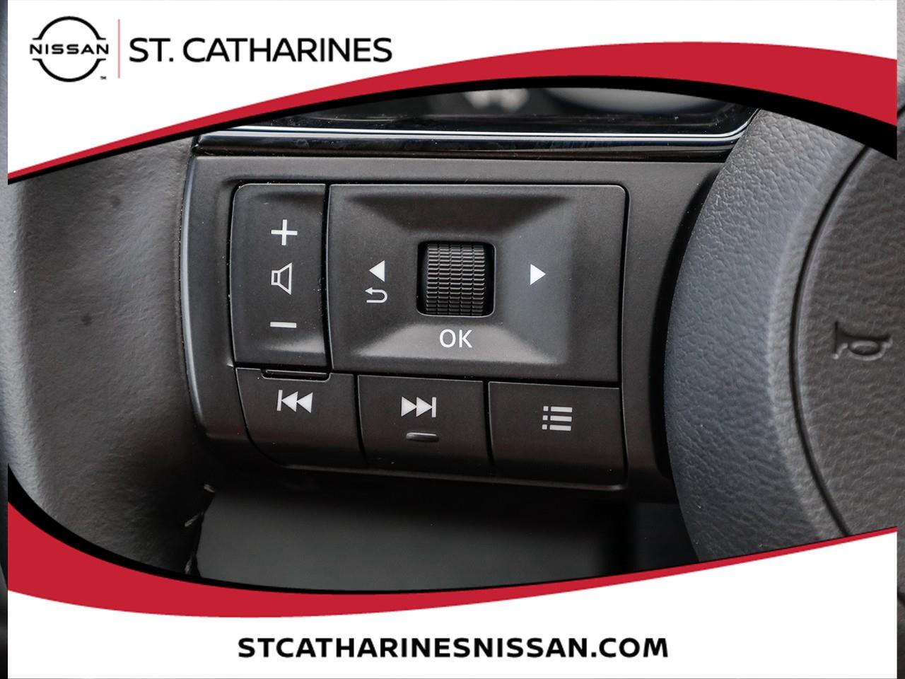 2025 Nissan Pathfinder SL Photo