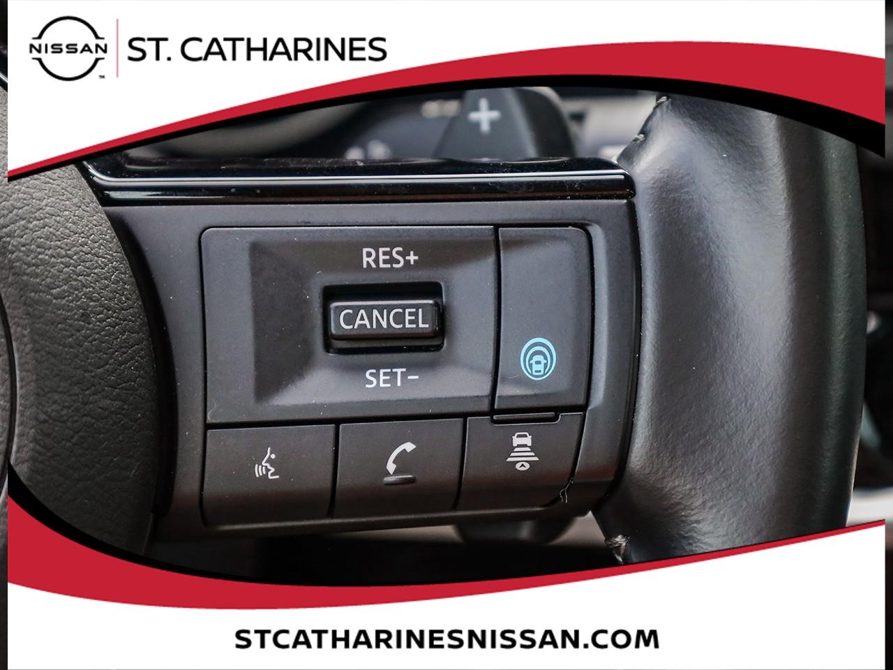 2025 Nissan Pathfinder SL Photo