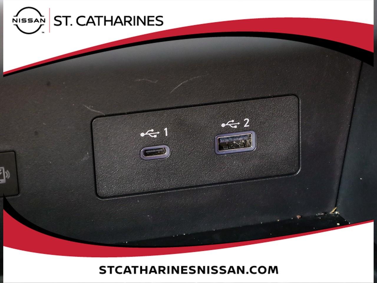 2025 Nissan Pathfinder SL Photo