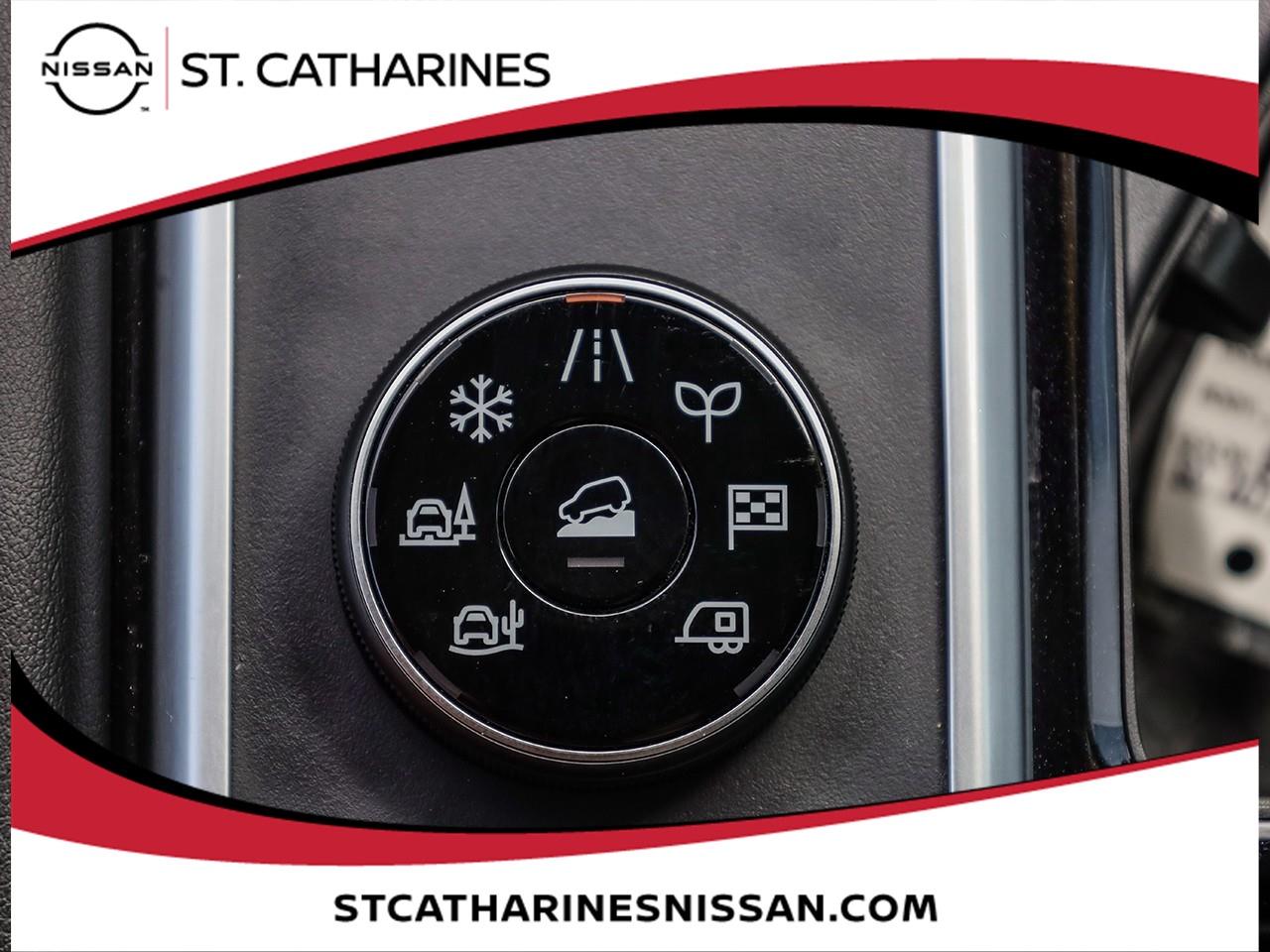 2025 Nissan Pathfinder SL Photo