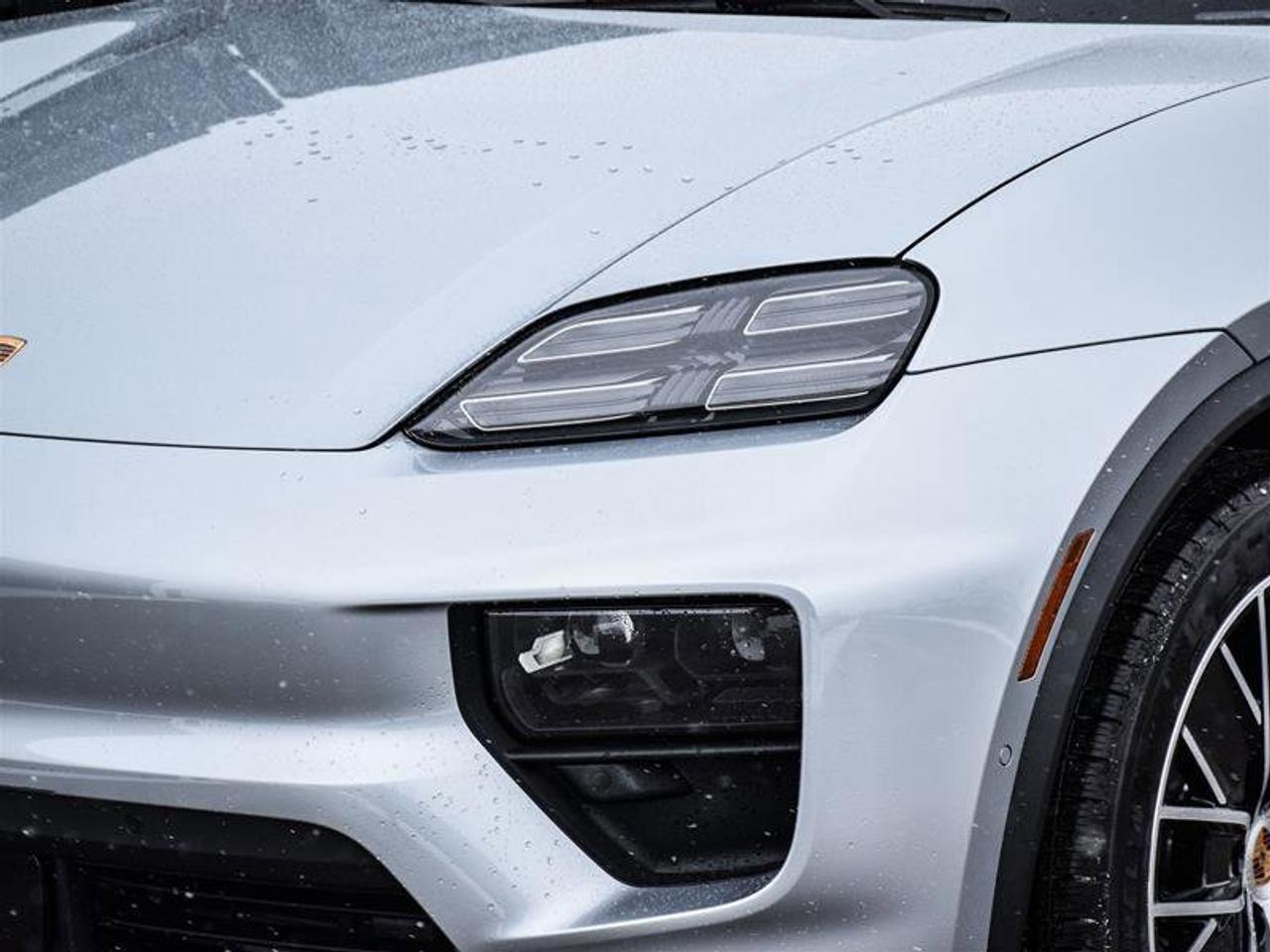 2025 Porsche Macan Electric 4S Silver Photo5