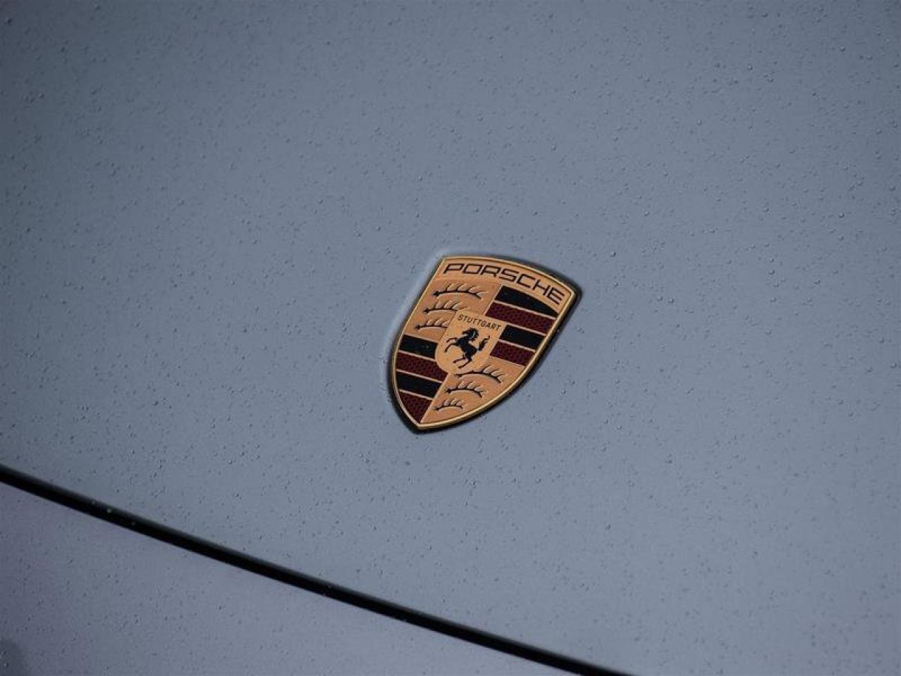 2025 Porsche Macan Electric 4S Silver Photo4