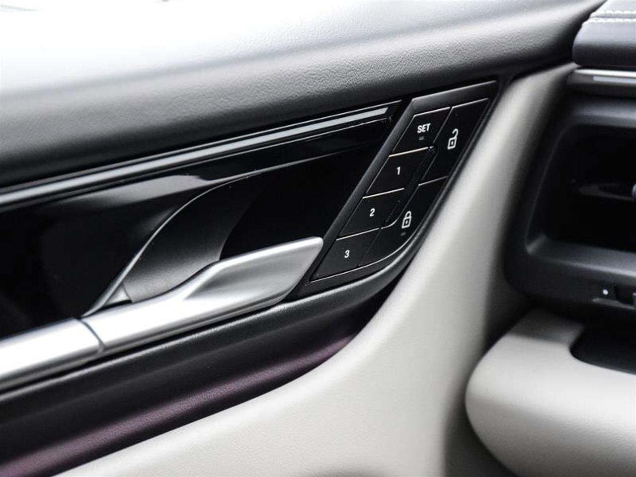 2025 Porsche Macan Electric 4S Silver Photo