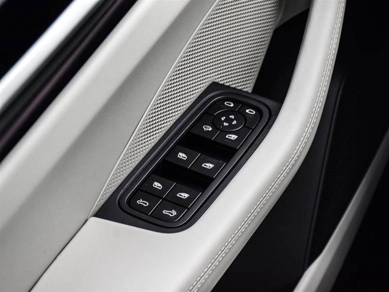 2025 Porsche Macan Electric 4S Silver Photo