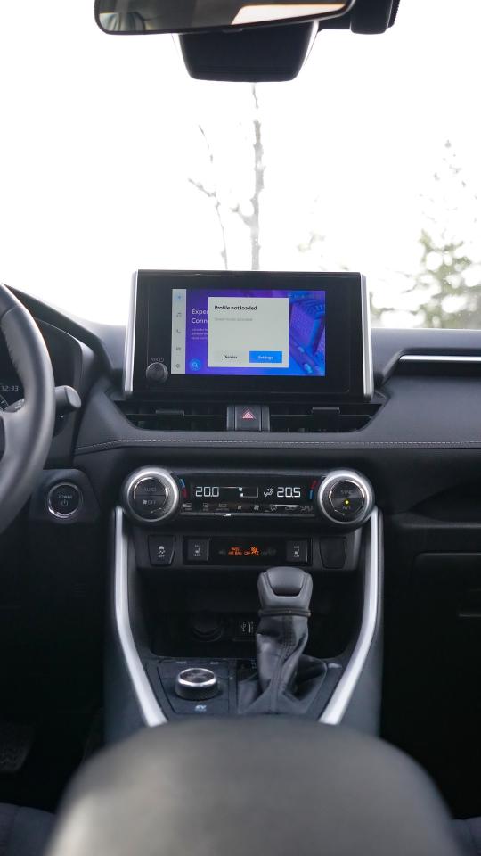 2023 Toyota RAV4 Hybrid XLE AWD / SUNROOF / CARPLAY / BSM Photo