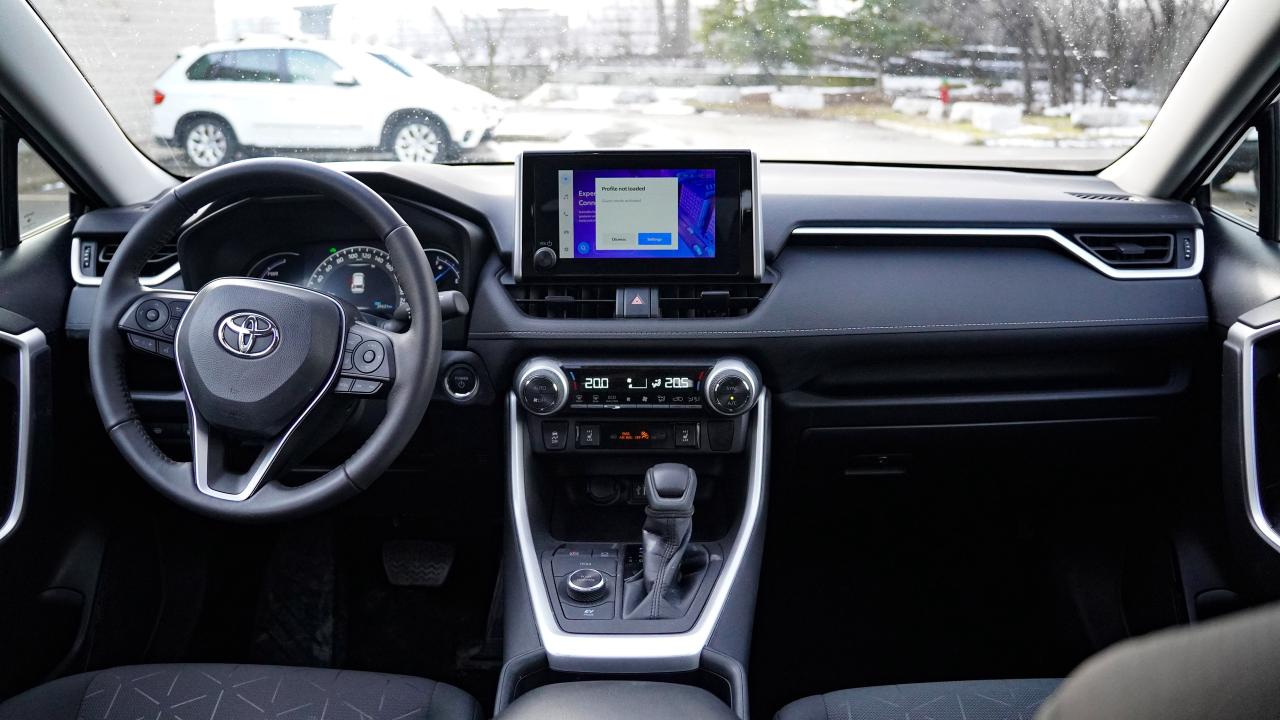 2023 Toyota RAV4 Hybrid XLE AWD / SUNROOF / CARPLAY / BSM Photo2