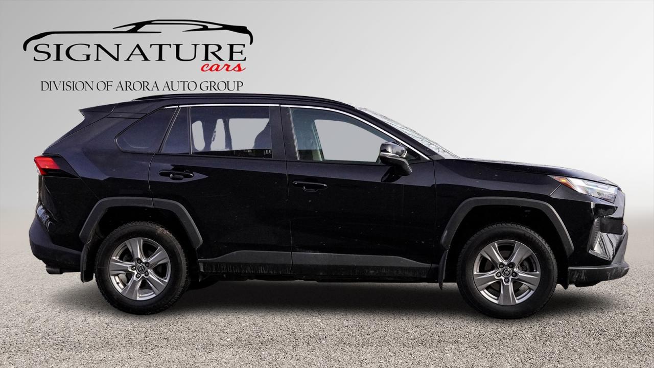 2023 Toyota RAV4 Hybrid XLE AWD / SUNROOF / CARPLAY / BSM Photo