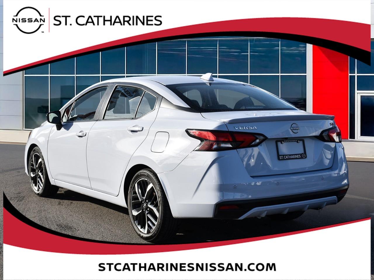 2023 Nissan Versa SR Photo