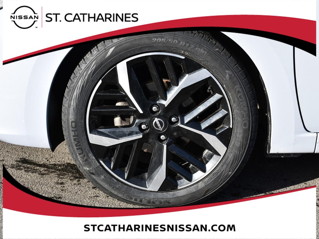 2023 Nissan Versa SR Photo