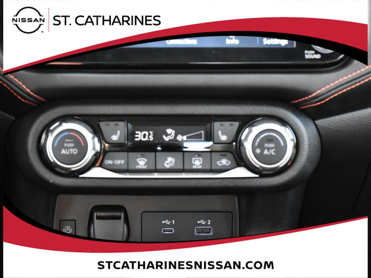 2023 Nissan Versa SR Photo