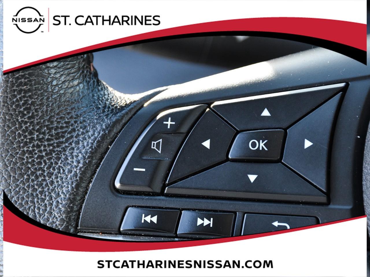 2023 Nissan Versa SR Photo