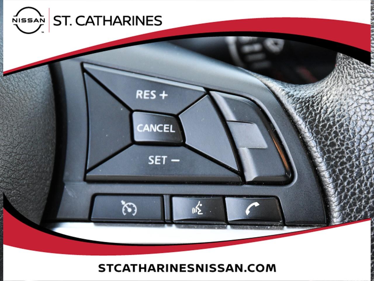 2023 Nissan Versa SR Photo