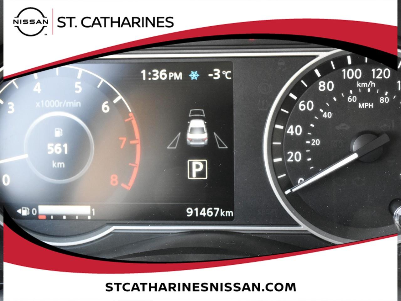 2023 Nissan Versa SR Photo