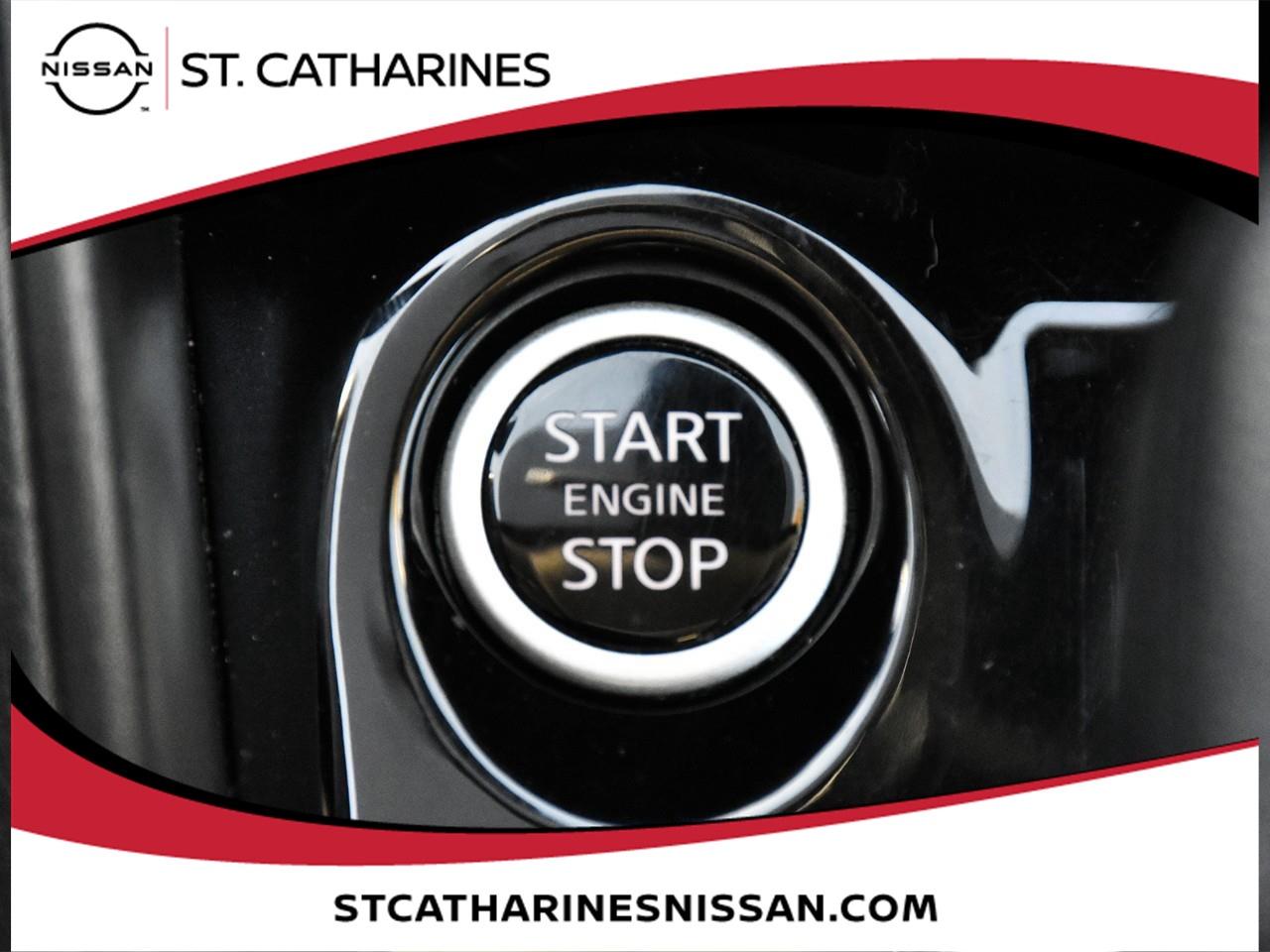 2023 Nissan Versa SR Photo