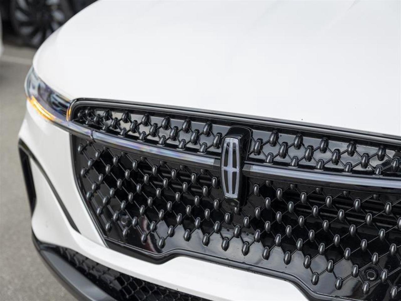 2024 Lincoln Nautilus Reserve White Photo