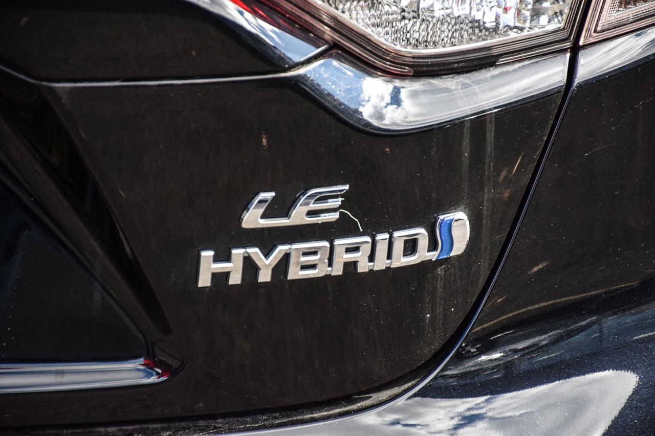 2023 Toyota Corolla Hybrid LE AWD / NO ACCIDENT / CARPLAY / BSM / HTD SEATS Photo