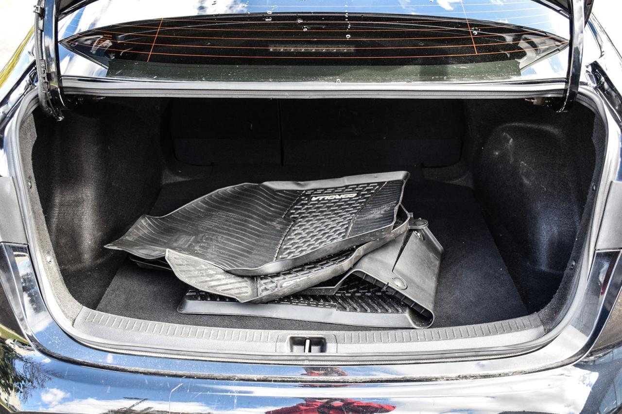 2023 Toyota Corolla Hybrid LE AWD / NO ACCIDENT / CARPLAY / BSM / HTD SEATS Photo