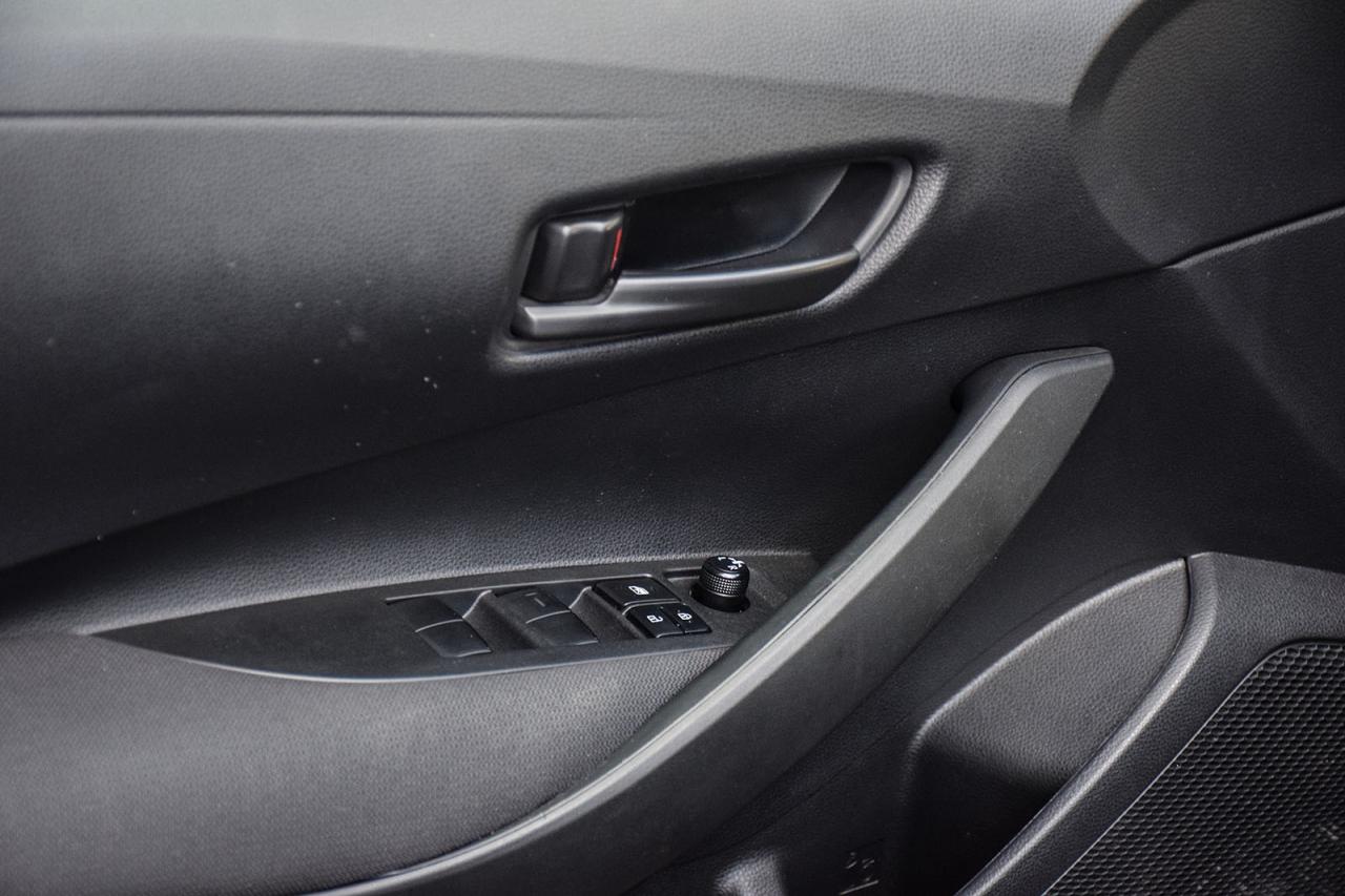 2023 Toyota Corolla Hybrid LE AWD / NO ACCIDENT / CARPLAY / BSM / HTD SEATS Photo