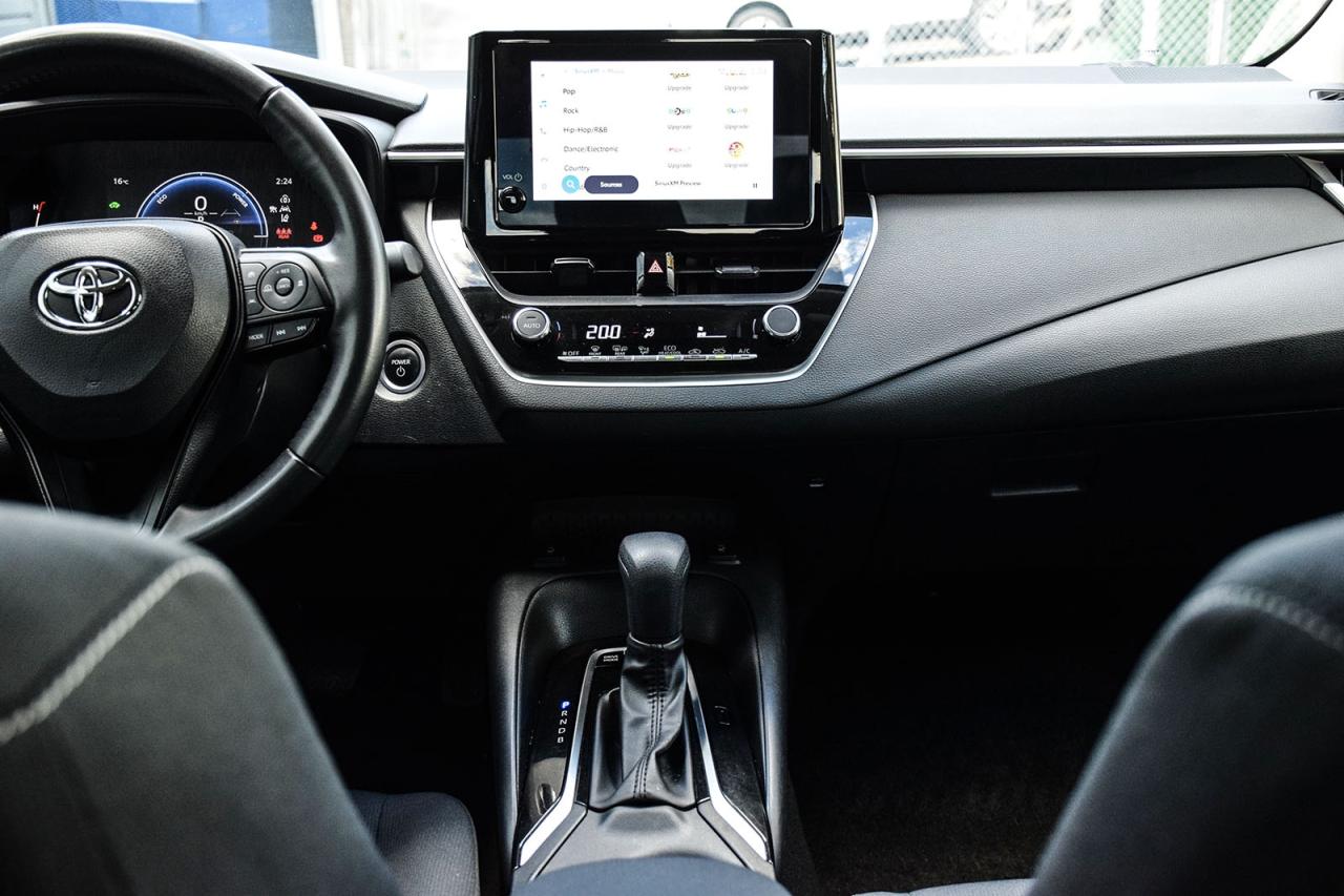 2023 Toyota Corolla Hybrid LE AWD / NO ACCIDENT / CARPLAY / BSM / HTD SEATS Photo