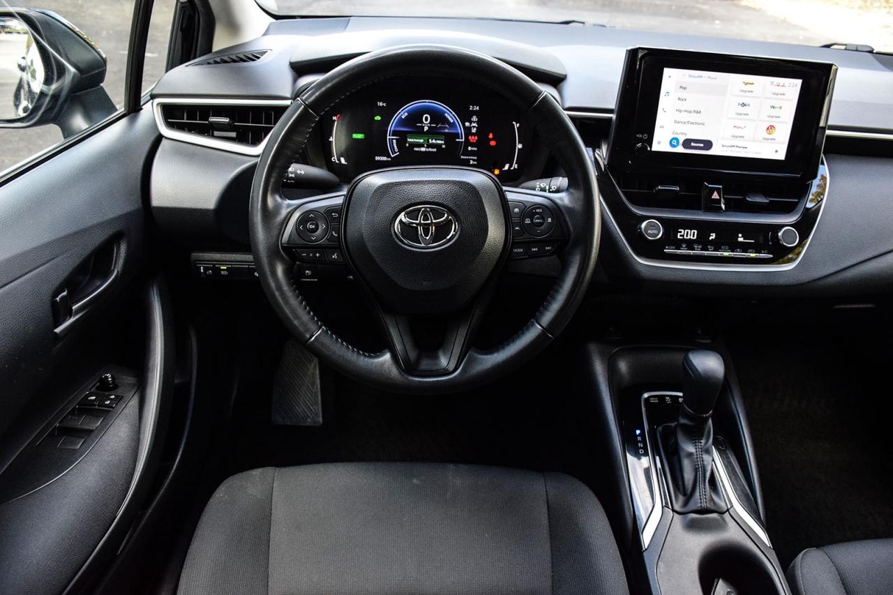 2023 Toyota Corolla Hybrid LE AWD / NO ACCIDENT / CARPLAY / BSM / HTD SEATS Photo