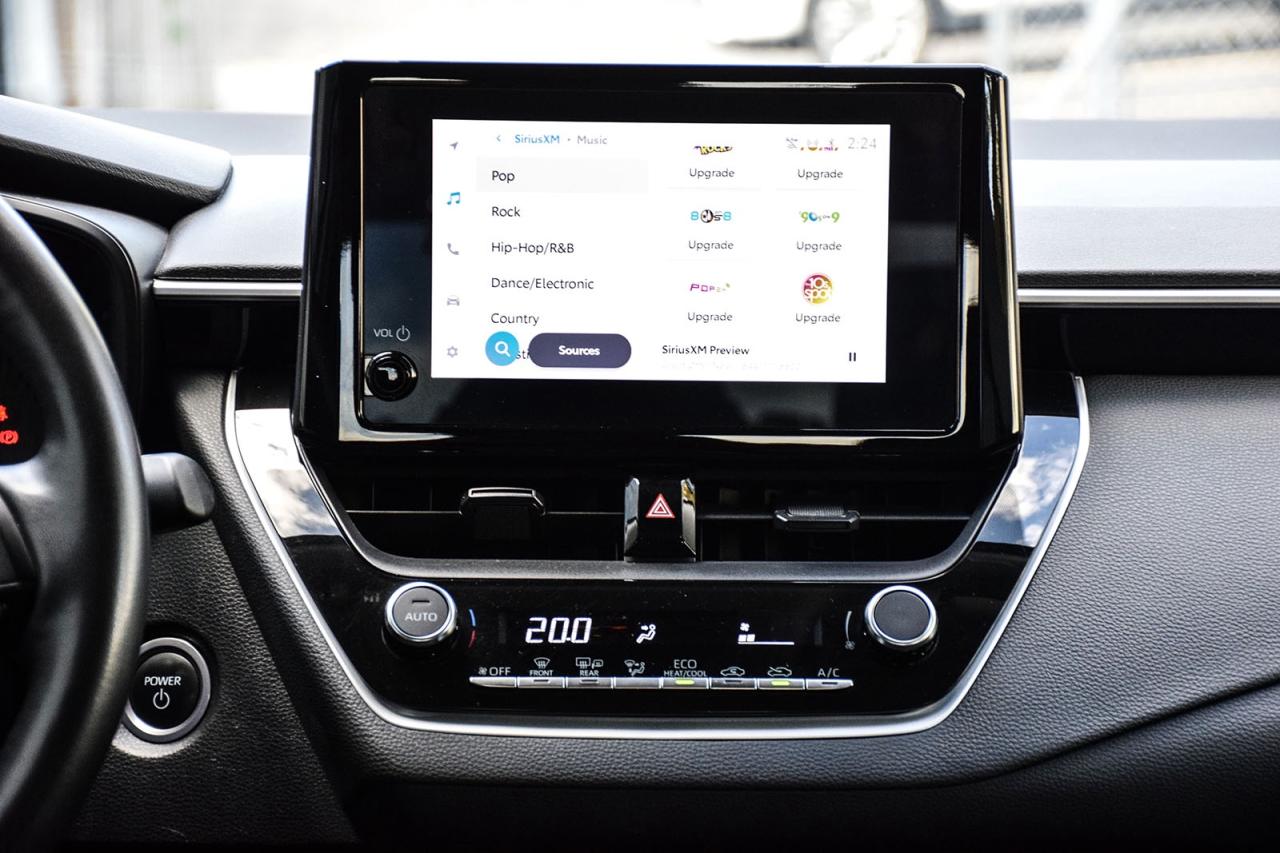 2023 Toyota Corolla Hybrid LE AWD / NO ACCIDENT / CARPLAY / BSM / HTD SEATS Photo