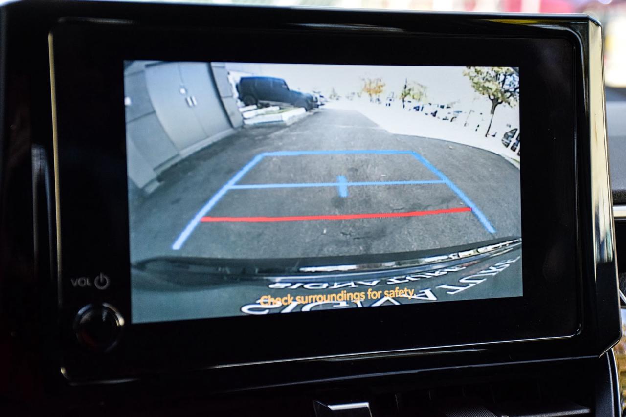 2023 Toyota Corolla Hybrid LE AWD / NO ACCIDENT / CARPLAY / BSM / HTD SEATS Photo