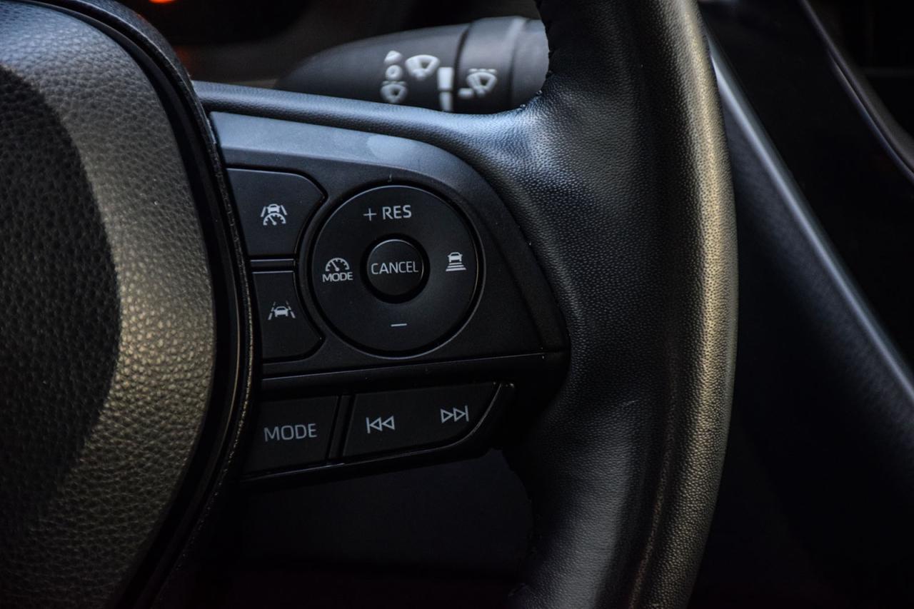 2023 Toyota Corolla Hybrid LE AWD / NO ACCIDENT / CARPLAY / BSM / HTD SEATS Photo