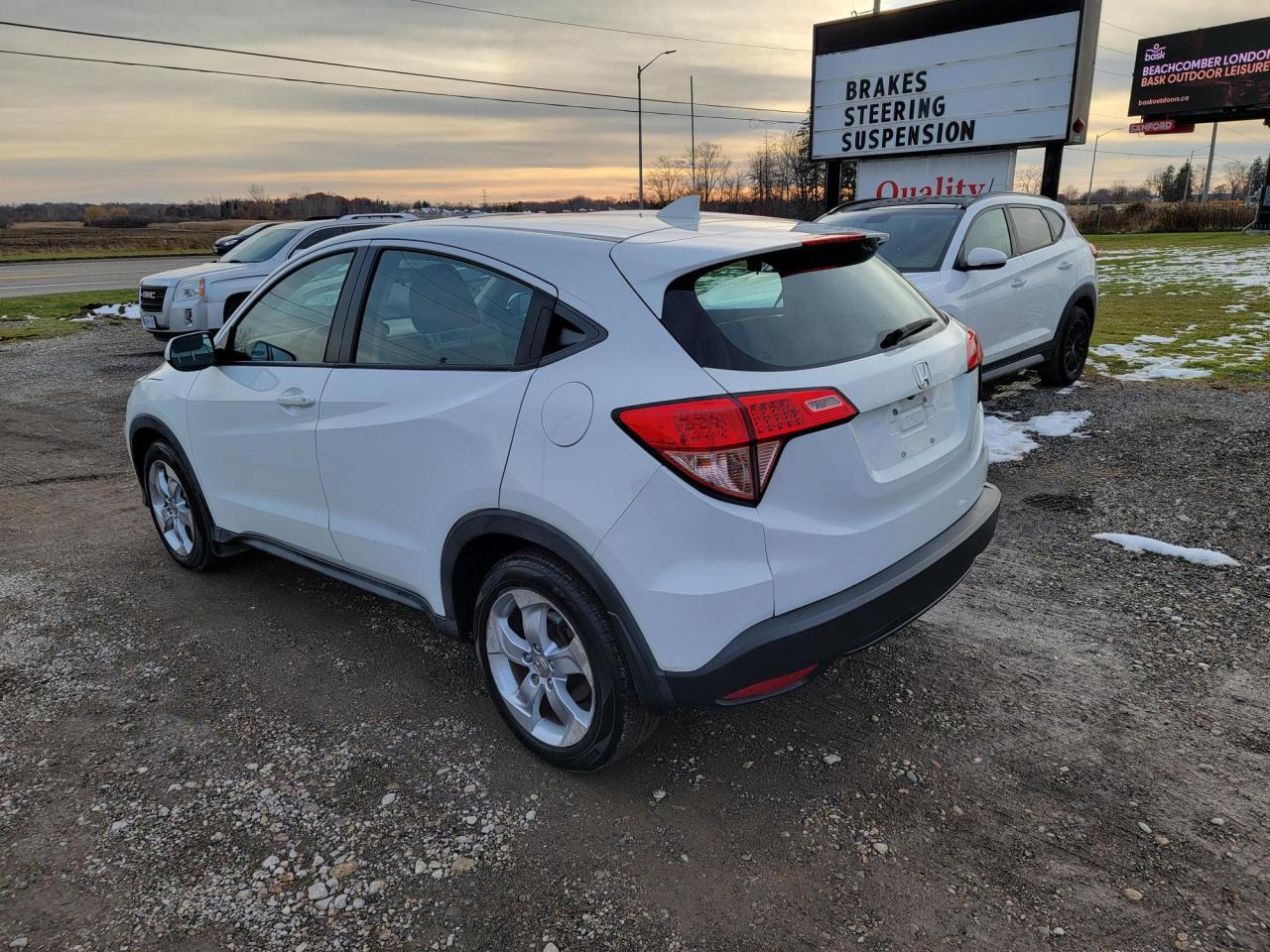 2016 Honda HR-V LX Photo