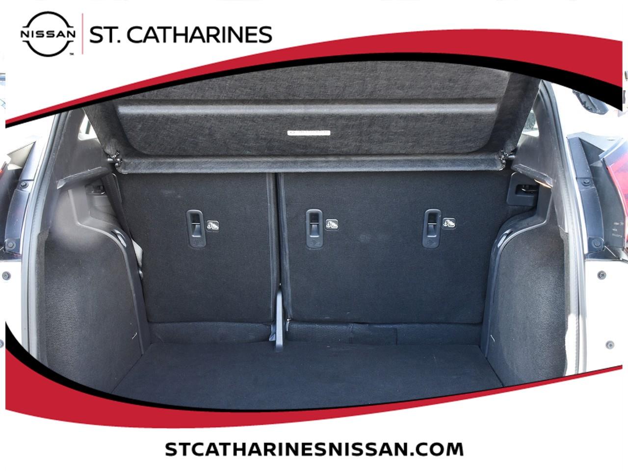 2023 Nissan Kicks SR Photo