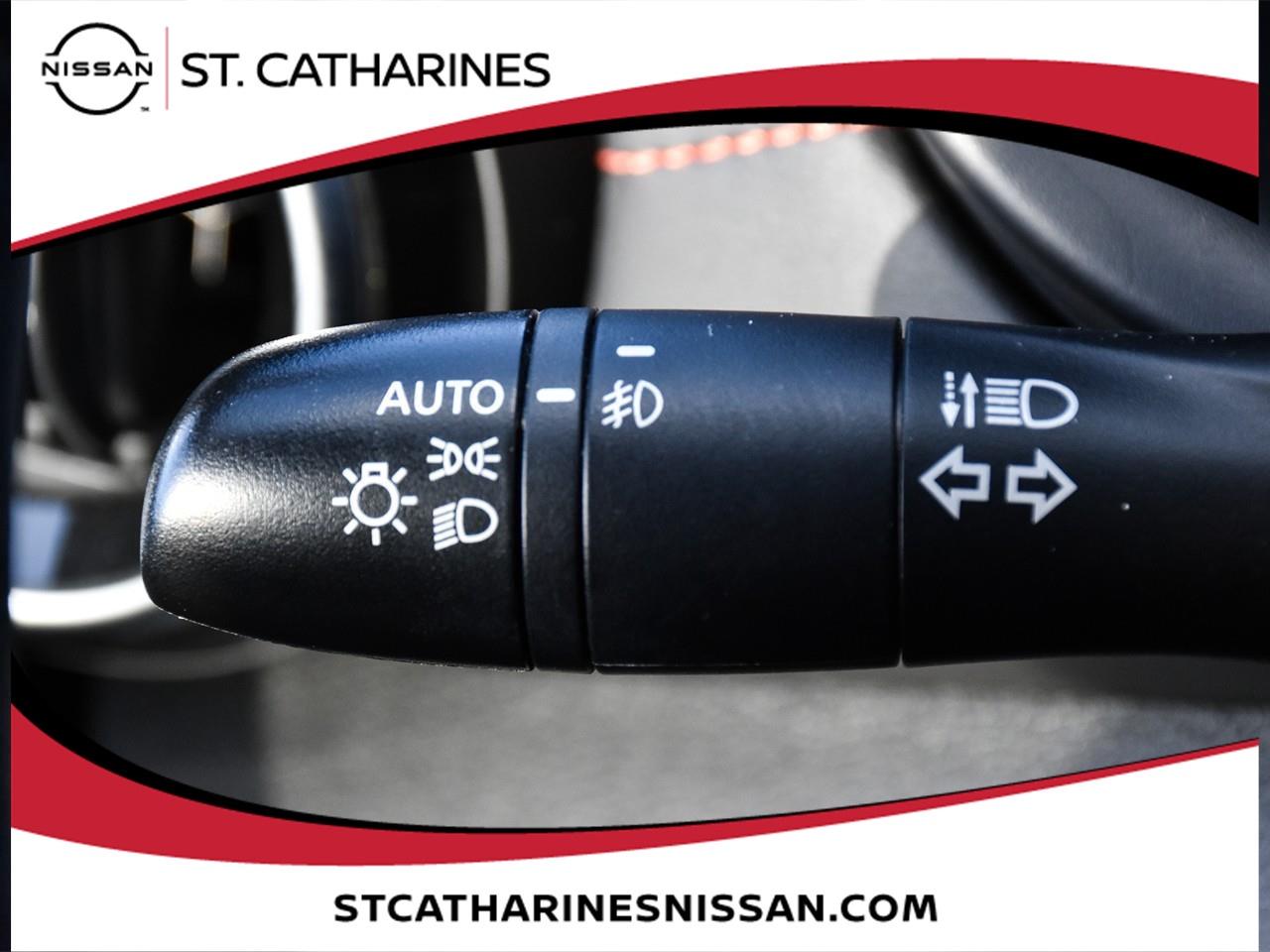 2023 Nissan Kicks SR Photo