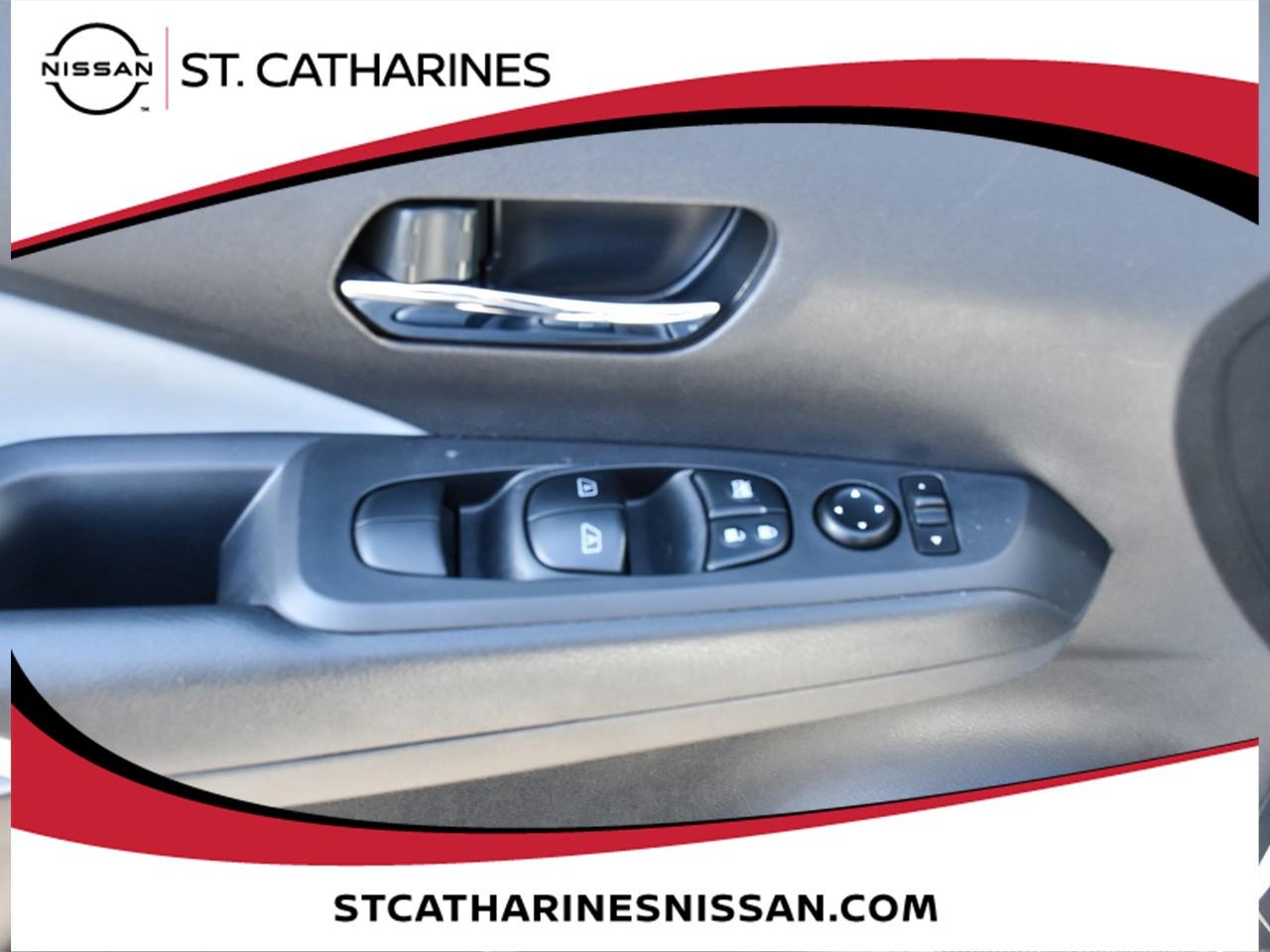 2023 Nissan Kicks SR Photo