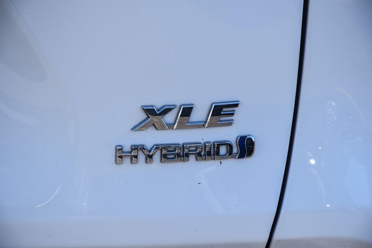 2022 Toyota RAV4 Hybrid XLE AWD / NO ACCIDENT /SUNROOF / CARPLAY / BSM Photo