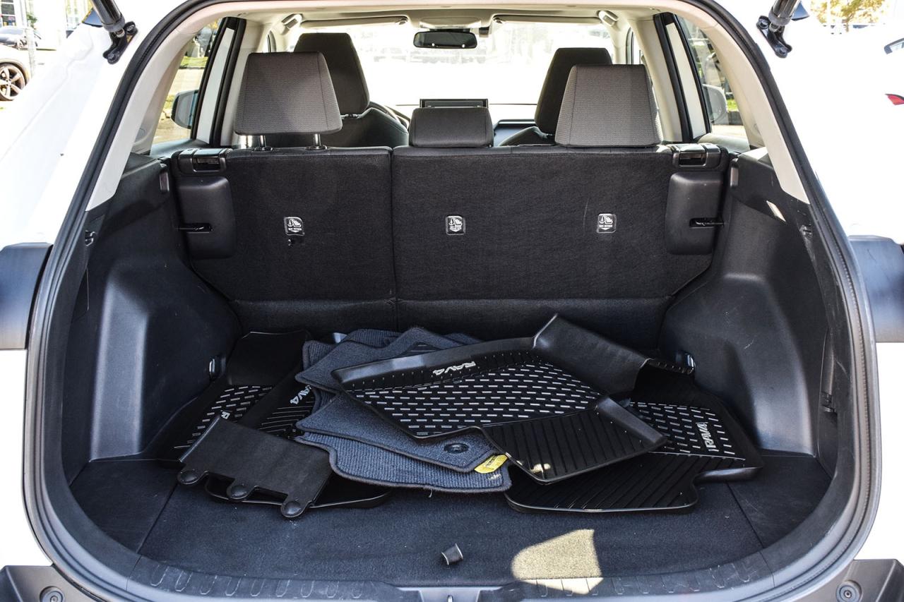 2022 Toyota RAV4 Hybrid XLE AWD / NO ACCIDENT /SUNROOF / CARPLAY / BSM Photo