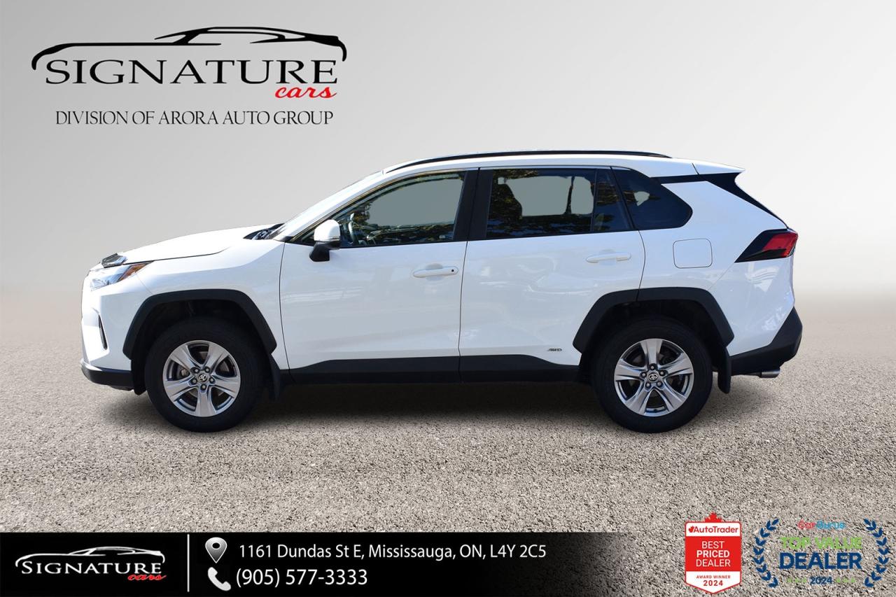 2022 Toyota RAV4 Hybrid XLE AWD / NO ACCIDENT /SUNROOF / CARPLAY / BSM Photo