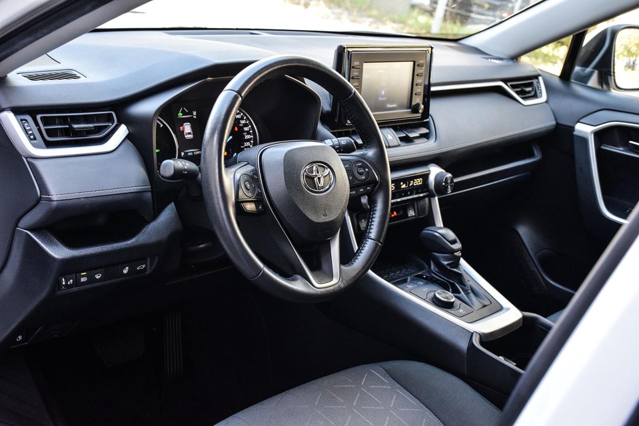 2022 Toyota RAV4 Hybrid XLE AWD / NO ACCIDENT /SUNROOF / CARPLAY / BSM Photo